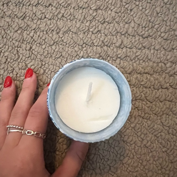 Lilly Pulitzer Blue and White Botanical candle - Picture 2 of 3